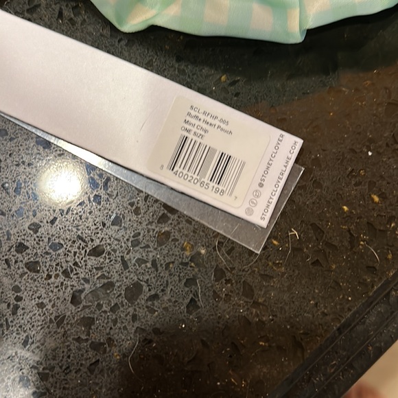 Ruffle heart pouch - Picture 3 of 4